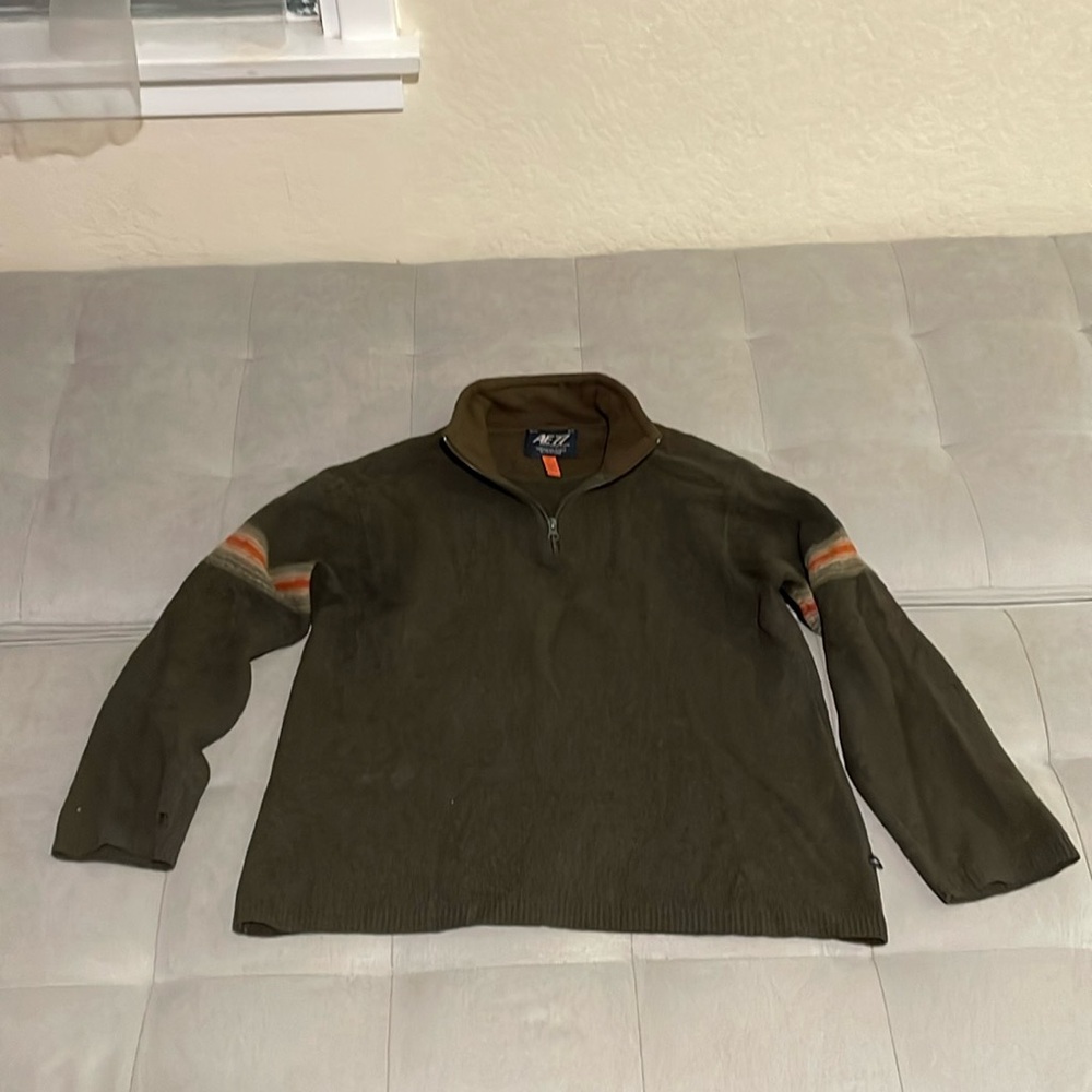 American Eagle outfitters pure lambswool pull-over sweater. men’s size M-L